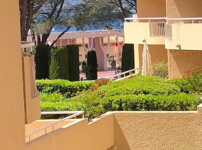 Un Grand Studio Face Au Port De Santa Lucia